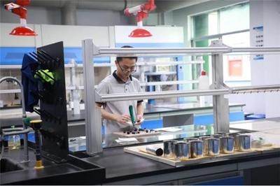 卓寶科技 省建筑防水新材料企業(yè)重點實驗室的唯一擔當，引領(lǐng)行業(yè)技術(shù)革新